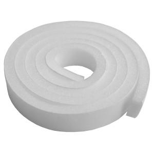Aufgerolltes, weißes Marley Schaumstoff-Dichtband (1m) für Flachkanal- und Rundrohrsysteme.
