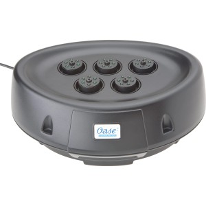 Oase Water Starlet Wasserspiel mit fünf Düsen und LED-Beleuchtung.