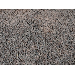 Nahaufnahme von grauem Splitt (5-8 mm) im Big Bag, geeignet für Gartenwege und Pflaster.