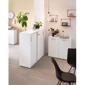 Schildmeyer Aktenschrank Serie 1500, lichtgrau, mit Schiebetüren und silbernen Griffen.