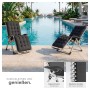 Zwei schwarze Tectake Cloud Sonnenliegen am Pool, klappbar, verstellbar, mit dicken Polstern. Gartenstühle für Entspannung.