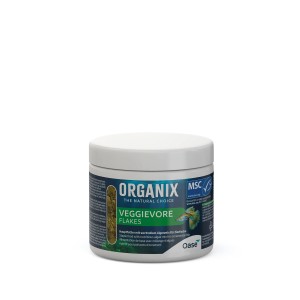 Oase Organix Veggievore Flakes Fischfutter im weißen Behälter, geeignet für pflanzenfressende Fische.