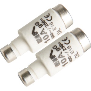 Zwei weiße Schmelzsicherungen DL E16, 16A, 400V aus Porzellan für den Innenbereich.