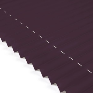 Violettes Deco-Raum Plissee Basic 90x150cm, blickdicht und ohne Bohren montiert.