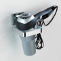 Wenko Vacuum-Loc® Haartrocknerhalter Quadro aus Edelstahl mit Fön an weißer Wand.