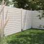Lackiertes, cremefarbenes Sichtschutzzaunelement Faro, 180x180 cm, im Garten.
