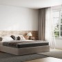 Schlafzimmer mit braunem Rebel of Styles Holzverblender UltraWood Concave als Wandgestaltung.