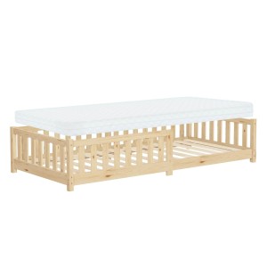 Naturfarbenes Kinderbett 90x200 cm aus Kiefernholz mit Rausfallschutz und weißer Kaltschaummatratze.