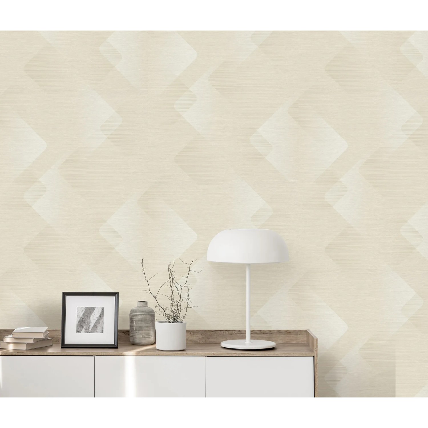 Beige Vliestapete Erismann Elysium Vertex mit geometrischen Formen und Glanzeffekten.