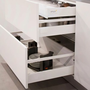 Emuca Lüftungssockel Frigo für Integrierte Kühlschränke für 16 mm Plattenstärkenstärke Kunststoff Schwarz