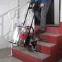 Westfalia Treppen-Sackkarre mit Last auf Treppe, klappbar, 120 kg Tragkraft, Metall schwarz.