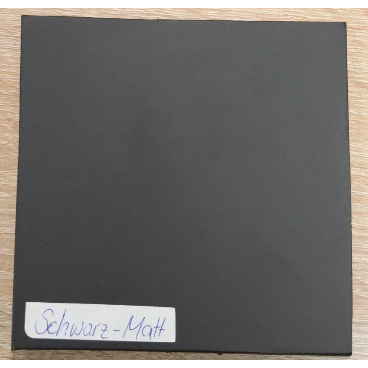 Detailaufnahme der Farbe Schwarz-Matt des Elegant Einrichten Pflanzkübel Fiberglas.