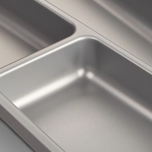 Silbergrauer SOTECH ORGA-BOX II Besteckeinsatz aus Kunststoff mit rutschhemmender Oberfläche und abgerundeten Fächern.