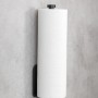 Wenko Küchenrollenhalter Nio, selbstklebend, schwarz mit Küchenrolle an grauer Wand.