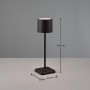 Schwarze Reality LED-Tischleuchte Fernandez, Akku-betriebene Leuchte mit Touch-Schalter und Ladestation.