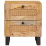 Nachttisch aus hellem Mangoholz mit zwei Rattanschubladen, schwarzen Knöpfen und schrägen Beinen. Modernes Schlafzimmer.