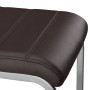 Detailaufnahme: Brauner Juskys Freischwinger Stuhl Vegas mit Kunstlederbezug und silbernem Metallgestell.