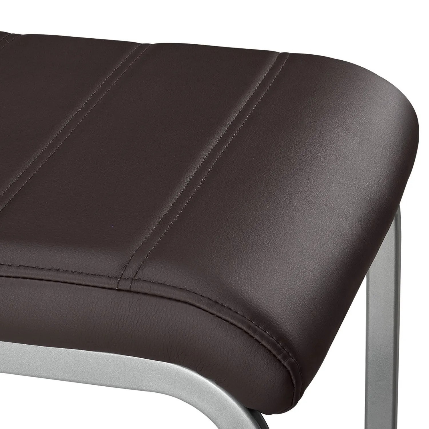 Detailaufnahme: Brauner Juskys Freischwinger Stuhl Vegas mit Kunstlederbezug und silbernem Metallgestell.