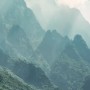 Komar Vlies Fototapete The Summit, Berglandschaft mit Nebel, 100x250cm.