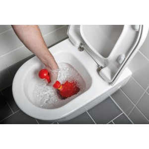 Rothenberger Industrial Saugglocke im Einsatz in einer Toilette.
