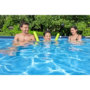 Familie im Bestway Stahlrahmenpool Steel Pro, 300x201x66 cm, dunkelblau, mit Filterpumpe.