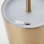 Detailaufnahme: Gebürstete Messing Akku-Tischleuchte Xaana mit USB-Anschluss.
