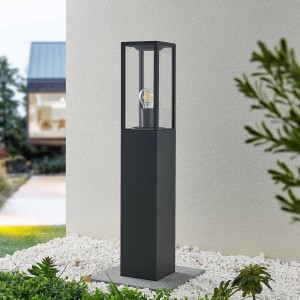 Schwarze Lindby Wegeleuchte Peldar aus Aluminium, 80cm hoch, mit Glaseinsatz. Spritzwassergeschützt.