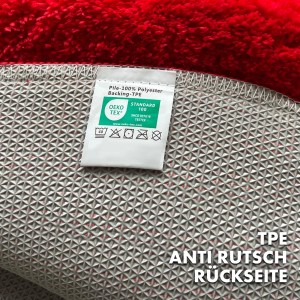 Detailaufnahme der rutschfesten Rückseite der roten, runden KARAT Badematte SKY mit Öko-Tex Zertifikat.