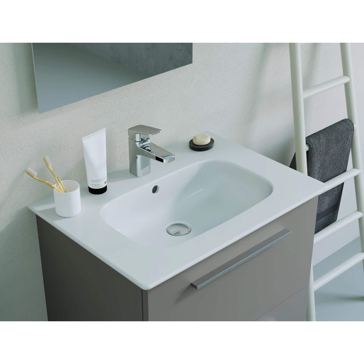 Ideal Standard Ceraplan Waschtischarmatur Chrom auf Waschbecken montiert.