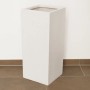 Eleganter, perlmutt-weißer Fiberglas Pflanzkübel Säule, 30x30x68cm, für Innen- und Außenbereich.
