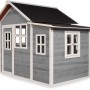 Graues EXIT Loft 150 Holzspielhaus mit schwarzem Dach und weißen Fensterrahmen.