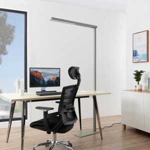 Moderne Arcchio LED Bürostehleuchte Tamilo in Alu für Arbeitszimmer und Büro.