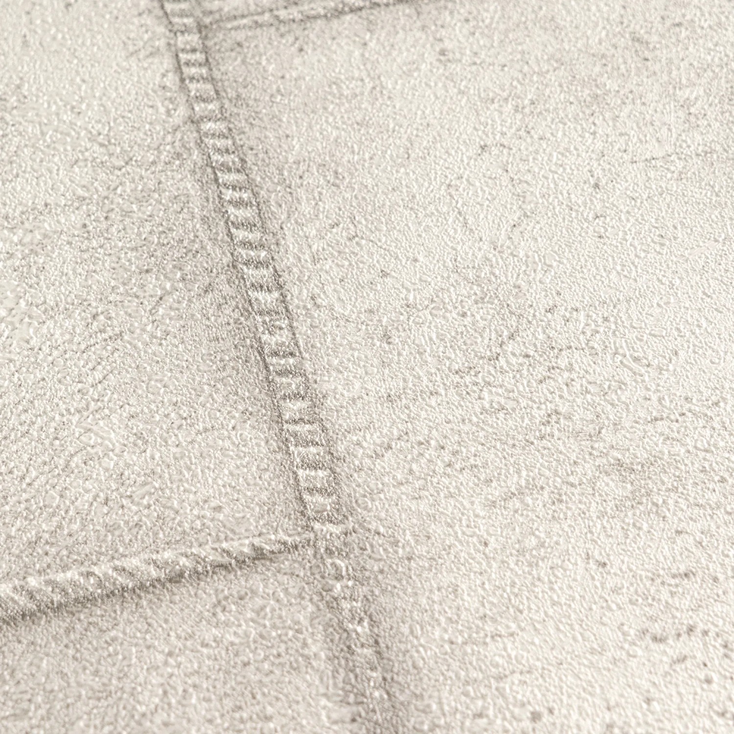AS Creation Vliestapete Betonoptik hellgrau mit leichter Struktur und Metallic-Effekt.
