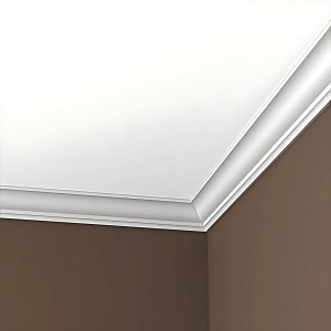 Weiße PROFHOME Eckleiste (200cm) als Deckenabschluss im Raum.