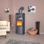 Hark Nika Eco plus Kaminofen, Meteorschwarz, 7 kW, mit Ofenkacheln und Automatik im Wohnraum.