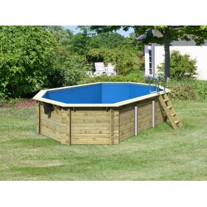 Karibu Holzpool Set mit Leiter und Filteranlage im Garten.