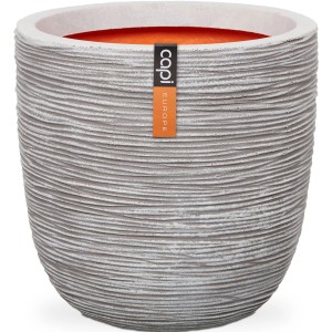 Elfenbeinfarbener Capi Pflanztopf Nature Rib Kugel, Ø 43cm, geriffelte Oberfläche.