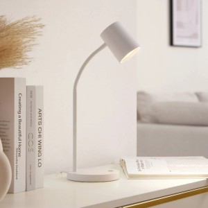 Weiße Lindby Tischlampe Radka mit Flexarm für Arbeitszimmer und Büro.