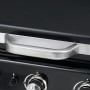 Detailaufnahme: Schwarzer tepro Gasgrill Mayfield mit Edelstahl-Griff und Drehknöpfen.