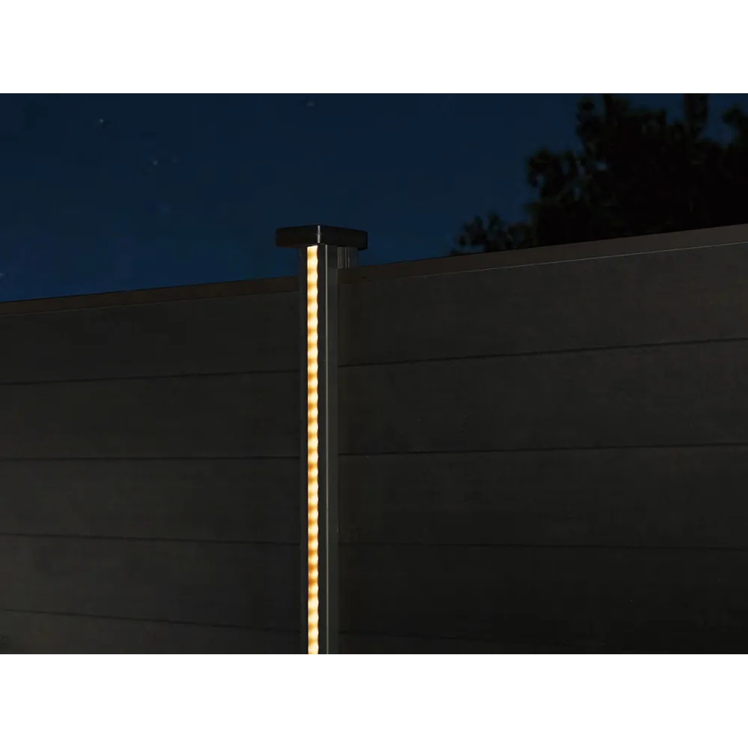 Solar-LED-Lichtleiste, 176cm, weiß, zur Montage am Zaunpfosten für dekorative Beleuchtung.