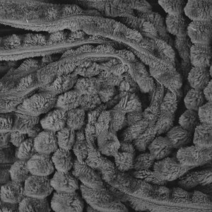 Anthrazitfarbene Bestlivings Kuscheldecke Jacquard Flanell, 130x170 cm, Detailaufnahme.