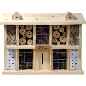 Dobar Luxus Insektenhotel Landsitz aus Holz, gefüllt mit Naturmaterialien als Nist- und Überwinterungshilfe.