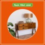 Dunkler Holzschrank mit Lampe und Deko. Poliboy fixneu Politur für dunkle Möbel verwenden.