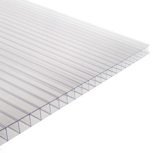 Transparente Hohlkammerplatte, 16 mm stark, zur Kunststoffbedachung. Lichtdurchlässig und stabil.
