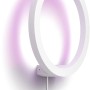 Weiße Philips Hue Sana Wandleuchte mit farbigem Lichteffekt. Smarte LED Lampe für indirekte Beleuchtung.