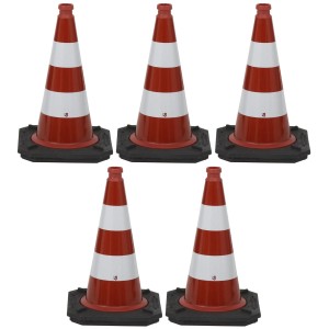Fünf rot-weiße Leitkegel 500 mm mit Reflexfolie RA1 für Baustellenabsicherung.