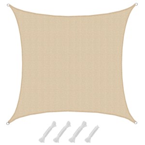 Beiges, viereckiges AMANKA Sonnensegel (5x5m) aus HDPE mit Seilen. Wasserdurchlässiger UV-Schutz für Garten & Balkon.