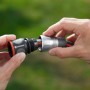Gardena Premium Schlauchverbinder (13/16 mm) im Einsatz: Schlauchanschluss leicht gemacht.