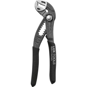 Schwarze LUX-TOOLS Wasserpumpenzange MX Pro 135 mm, automatisch einstellbar, mit rutschfesten Griffen.