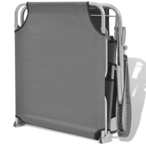 Zusammengeklappte graue vidaXL Sonnenliege mit Stahlrahmen und Sonnenschutz.